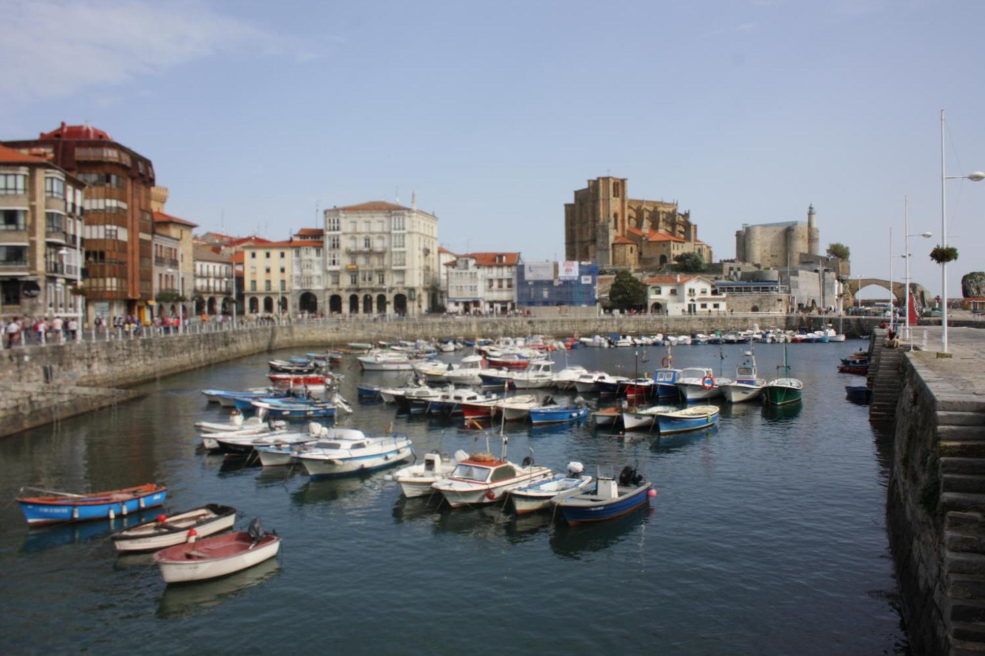 Sea Views In The Heart Of The Old Town Leilighet Castro Urdiales Eksteriør bilde